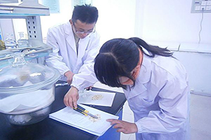 What should be paid attention to when operating instruments and equipment in the laboratory?